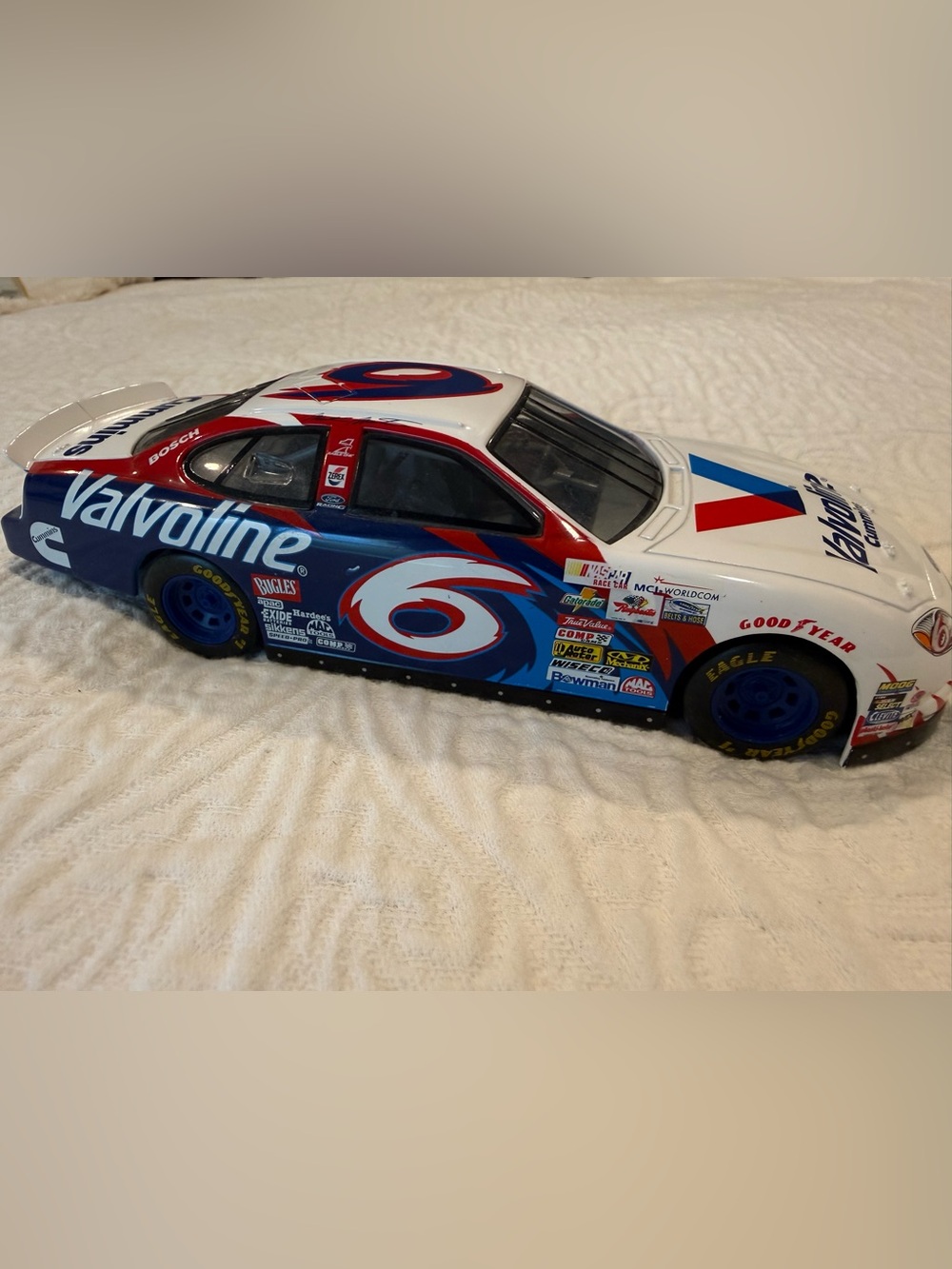 Mark Martin #6 Valvoline nascar diecast 1:24 1999 Ford Taurus
